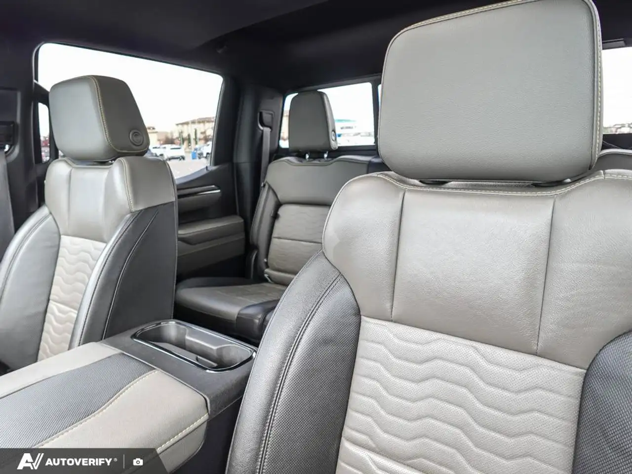 Chevrolet Silverado 1500 - Image 23
