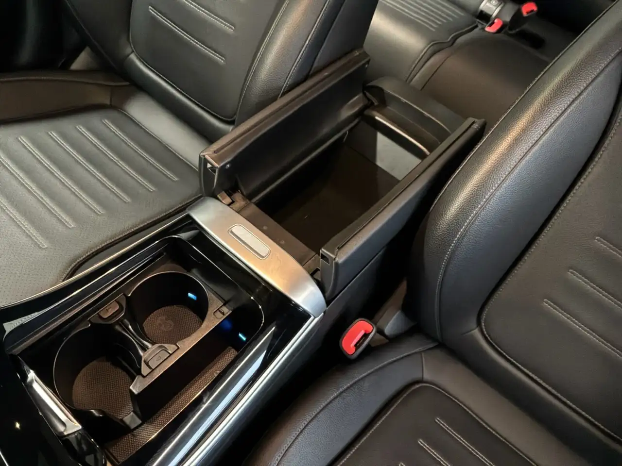 Mercedes-Benz C-Class - Image 15