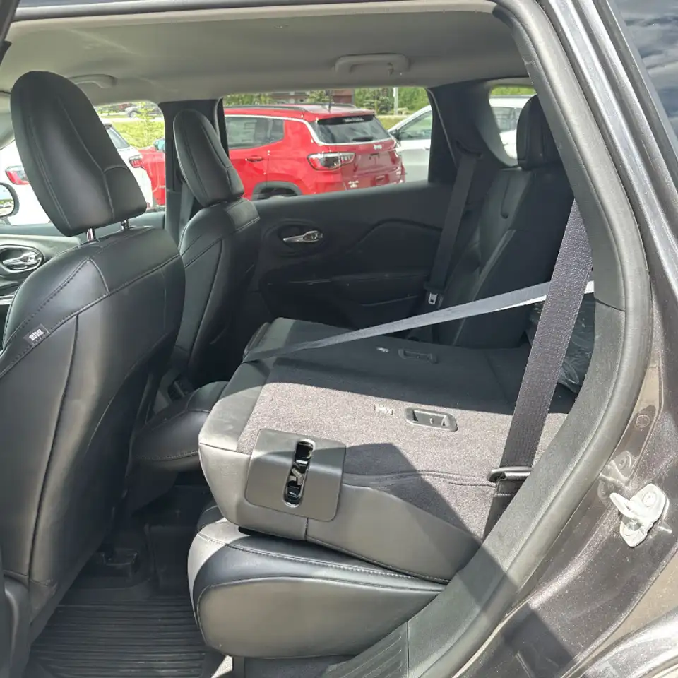 Jeep Cherokee - Image 18