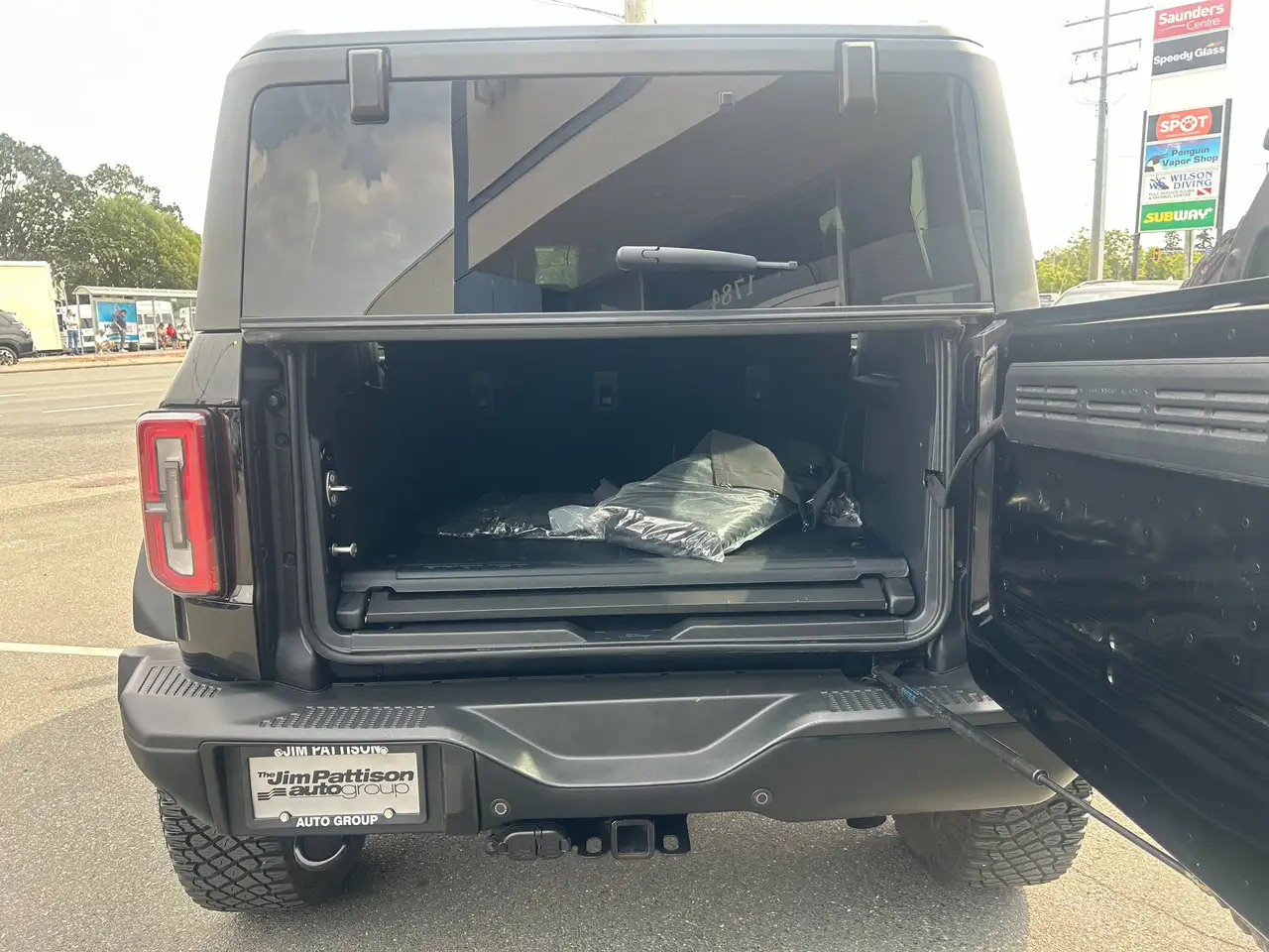 Ford Bronco - Image 17