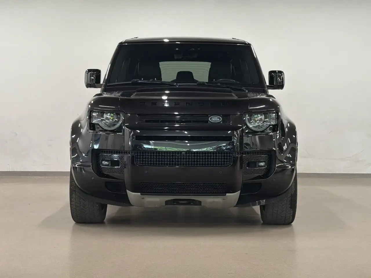 Land Rover Defender - Image 3