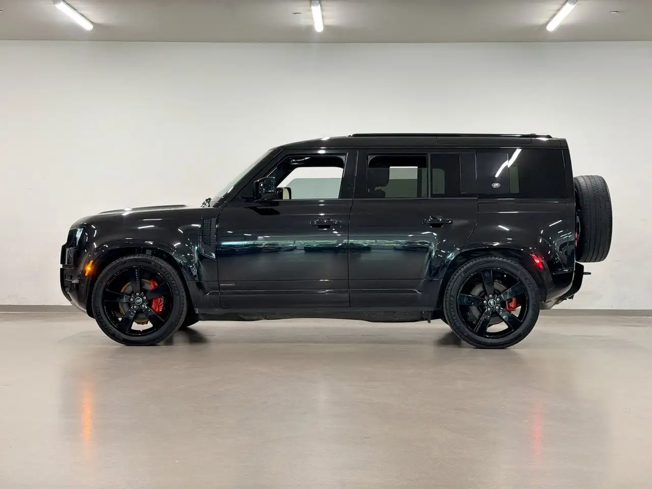 Land Rover Defender - Image 14
