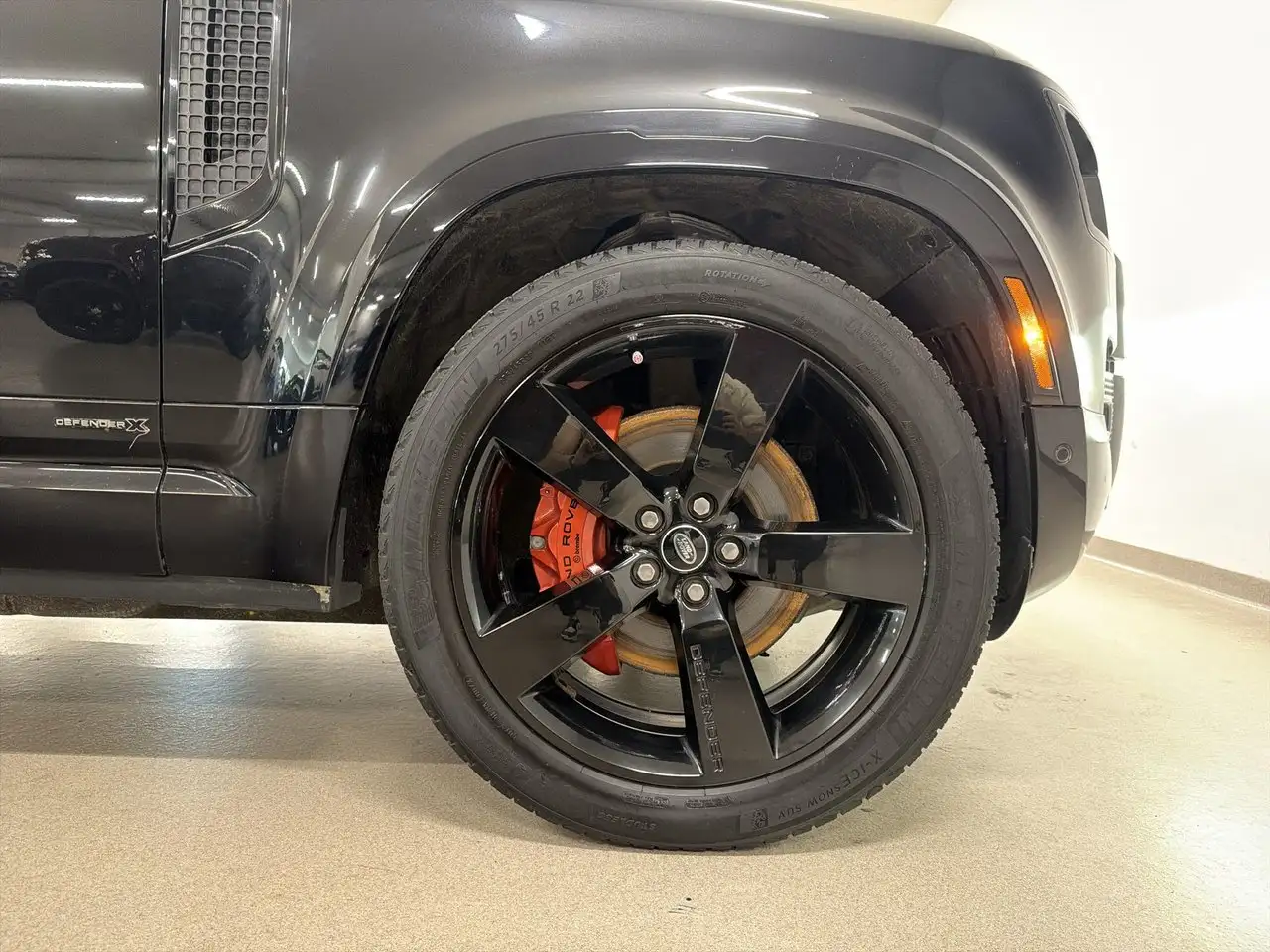 Land Rover Defender - Image 30