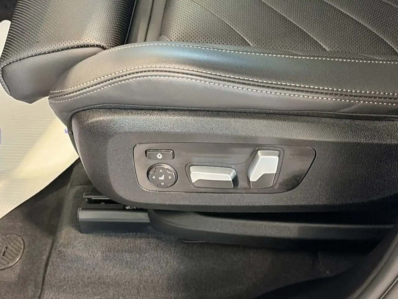 BMW X5 - Image 20