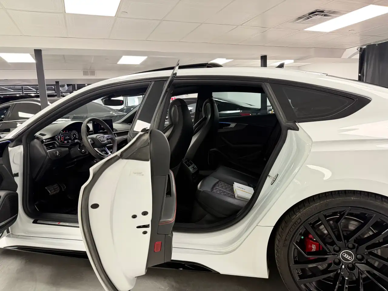 Audi RS5 - Image 9
