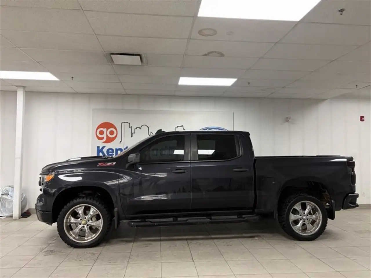 Chevrolet Silverado 1500 - Image 2