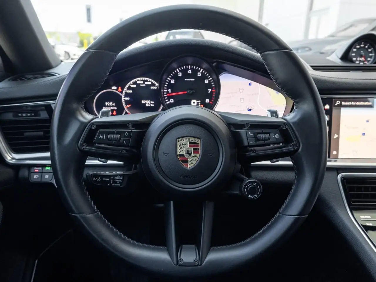 Porsche Panamera - Image 11