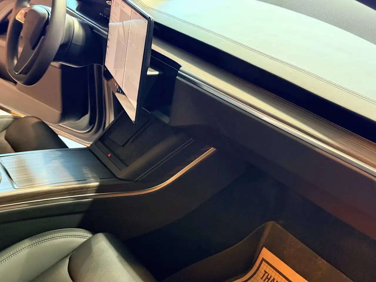 Tesla Model X - Image 9