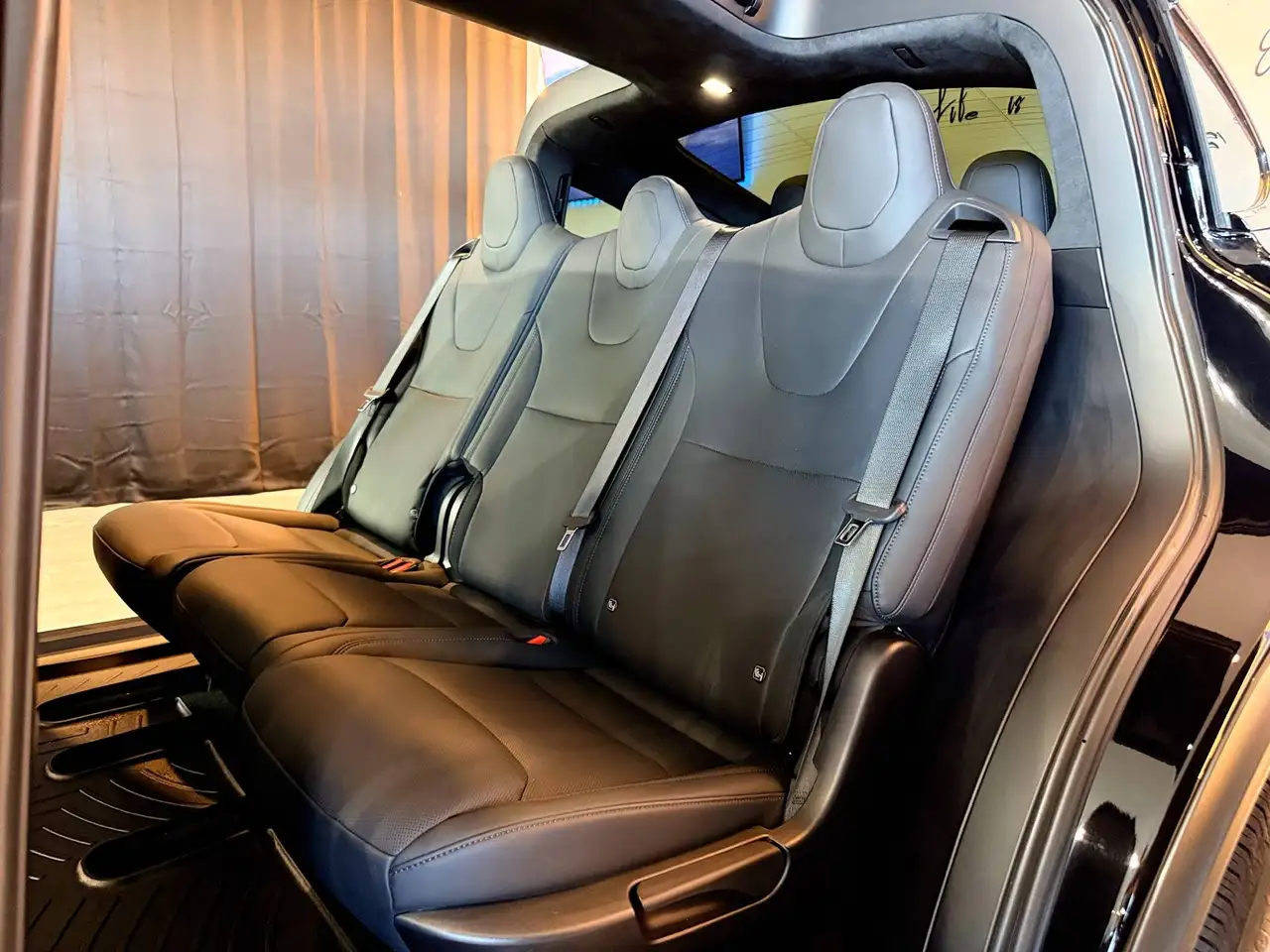 Tesla Model X - Image 7
