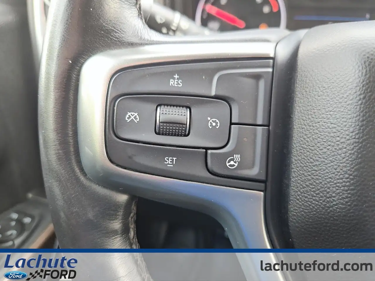 Chevrolet Silverado 1500 - Image 22