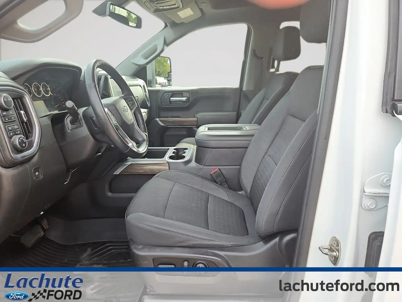 Chevrolet Silverado 1500 - Image 2