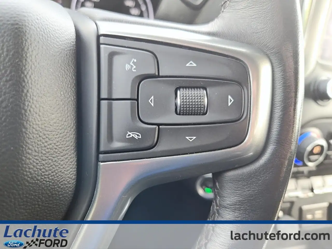 Chevrolet Silverado 1500 - Image 21