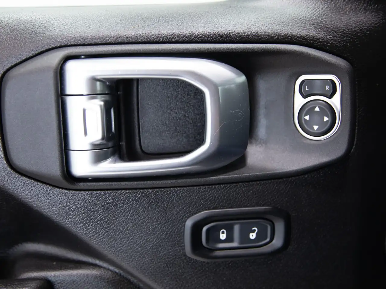 Jeep Gladiator - Image 15