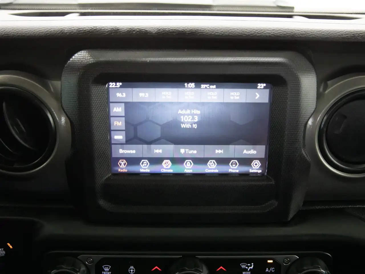 Jeep Gladiator - Image 25