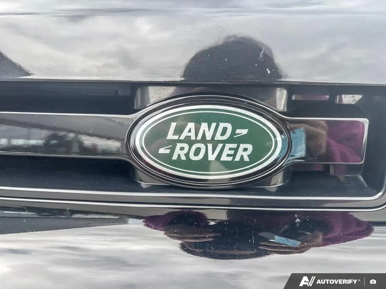 Land Rover Defender - Image 9