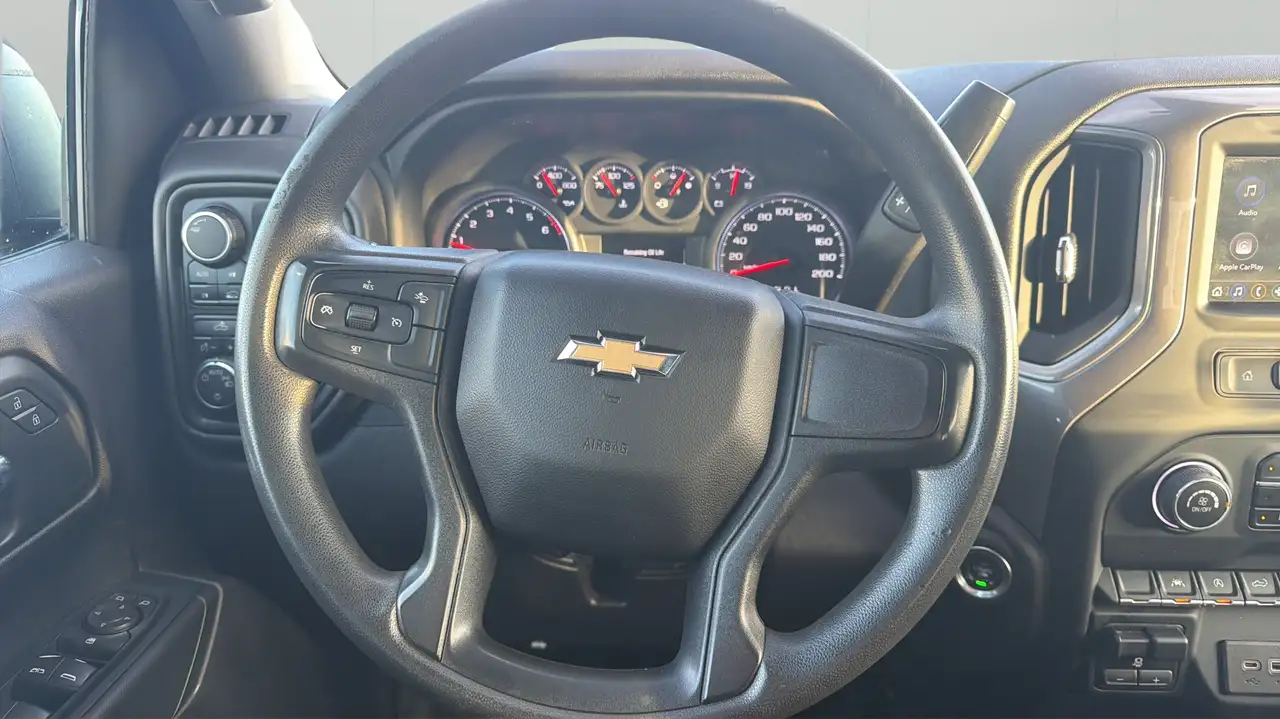 Chevrolet Silverado 1500 - Image 12