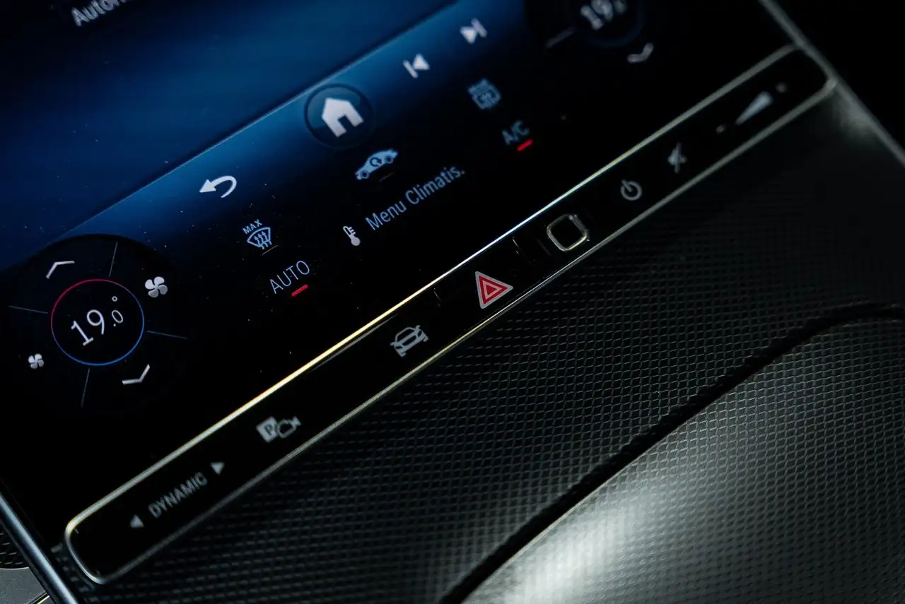 Mercedes-Benz C-Class - Image 13