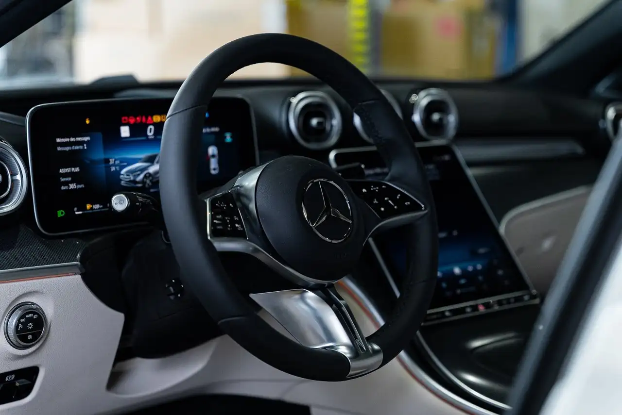 Mercedes-Benz C-Class - Image 8