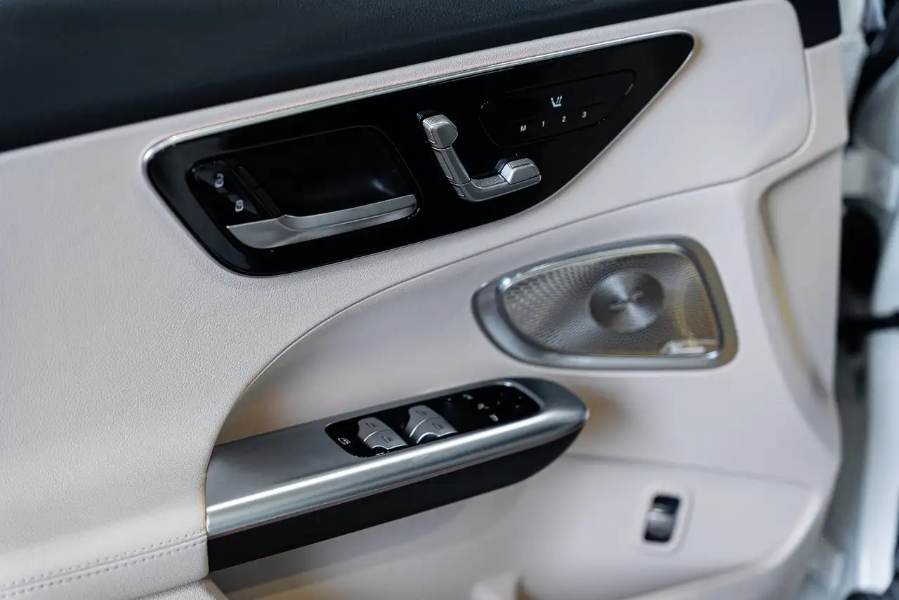 Mercedes-Benz C-Class - Image 7
