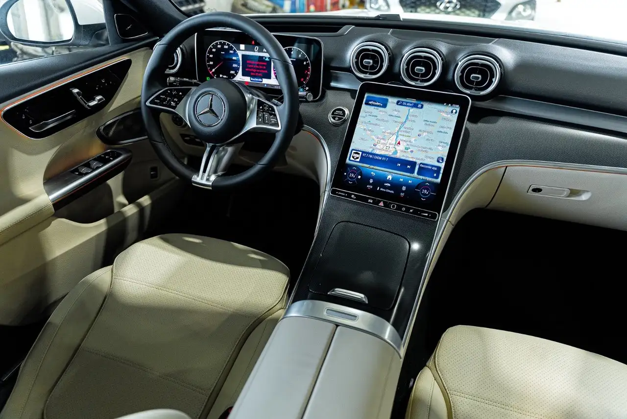 Mercedes-Benz C-Class - Image 17