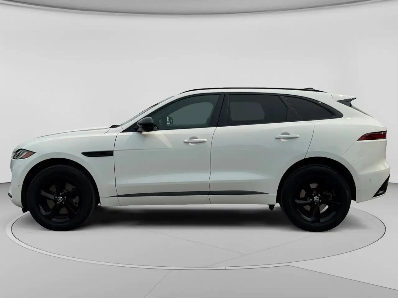 Jaguar F-Pace - Image 2
