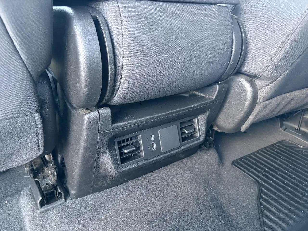Chevrolet Silverado 1500 - Image 30