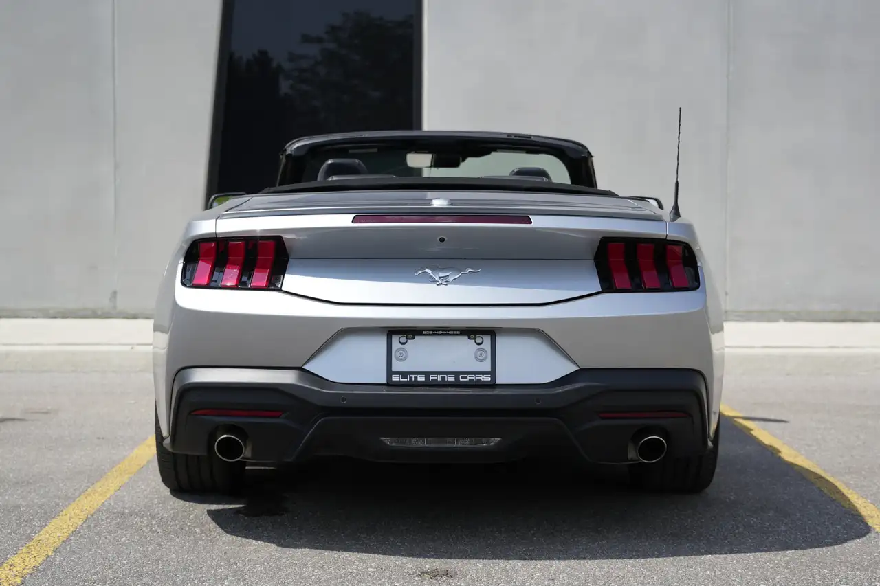 Ford Mustang - Image 6