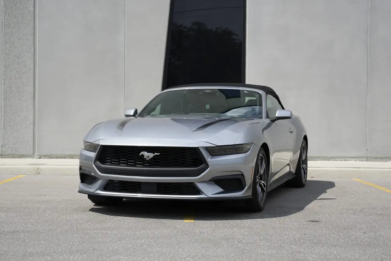 Ford Mustang - Image 2