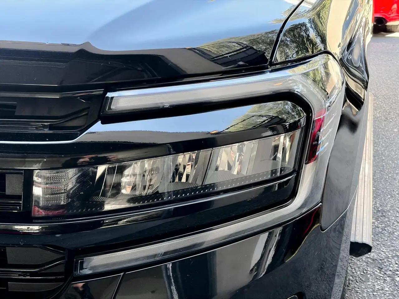 Ford Expedition - Image 12
