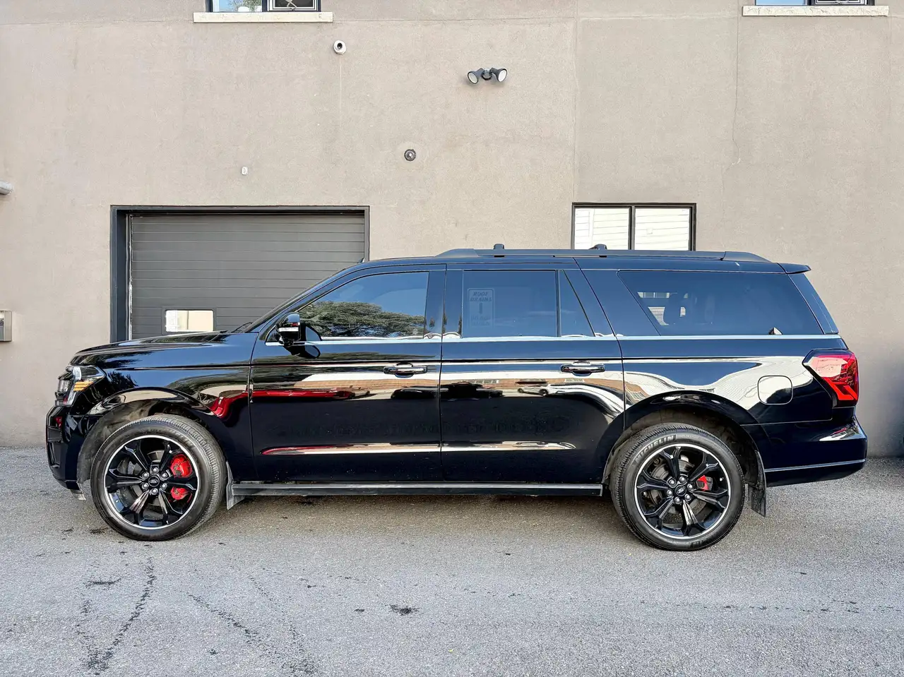 Ford Expedition - Image 5