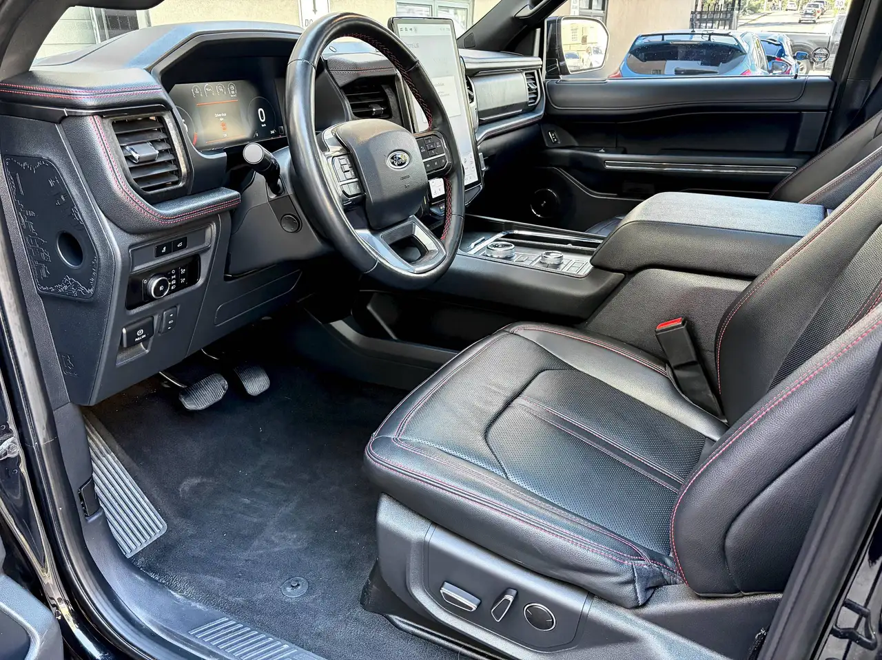 Ford Expedition - Image 13
