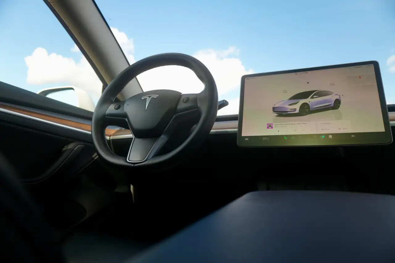 Tesla Model 3 - Image 10