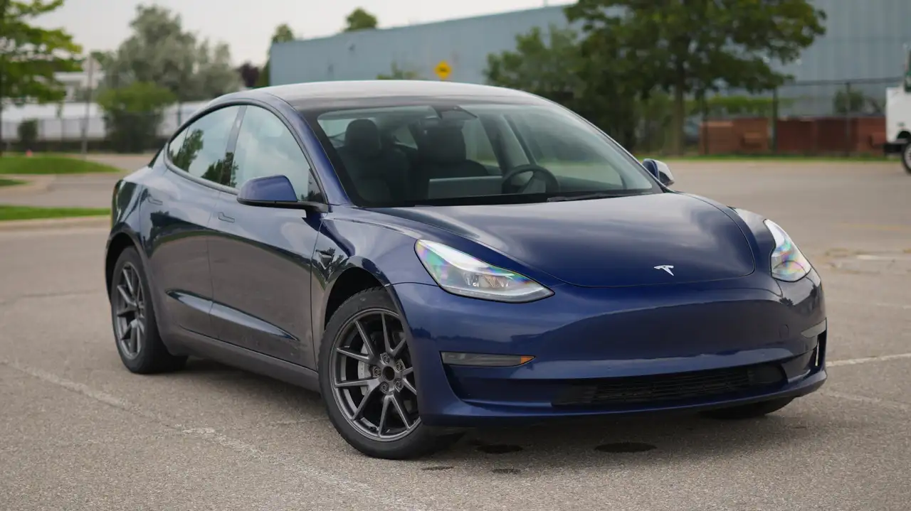 Tesla Model 3 - Image 3