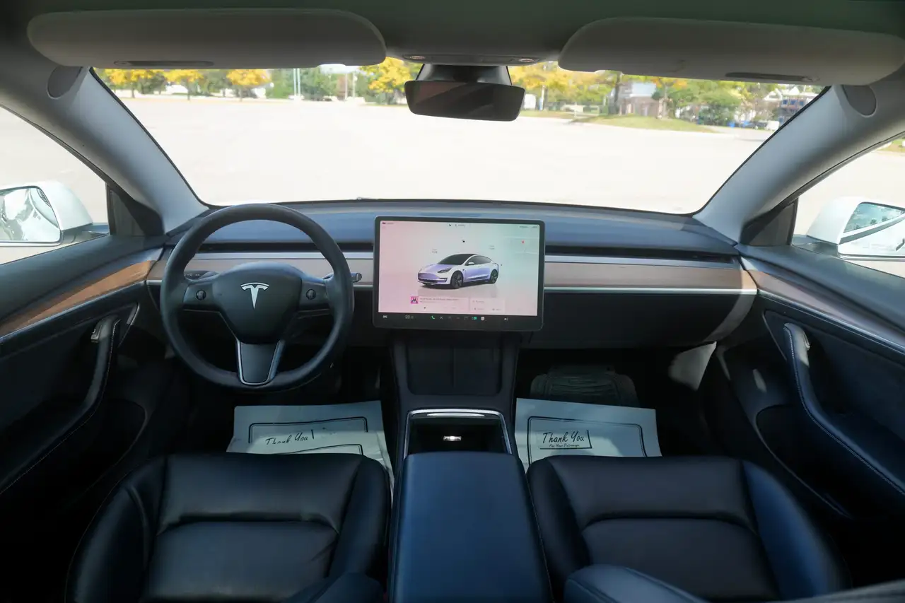 Tesla Model 3 - Image 9