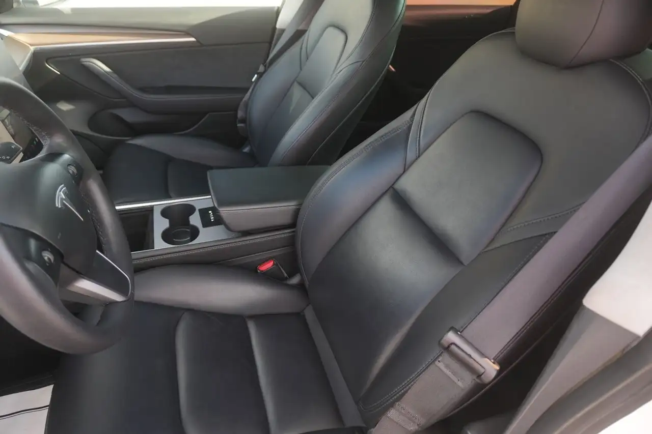 Tesla Model 3 - Image 15