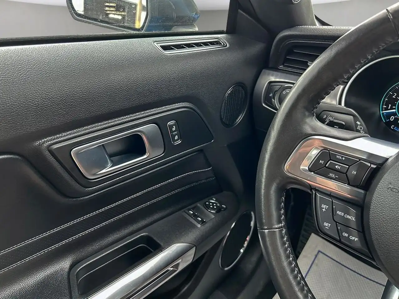 Ford Mustang - Image 18
