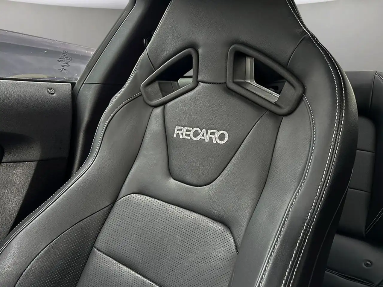 Ford Mustang - Image 21