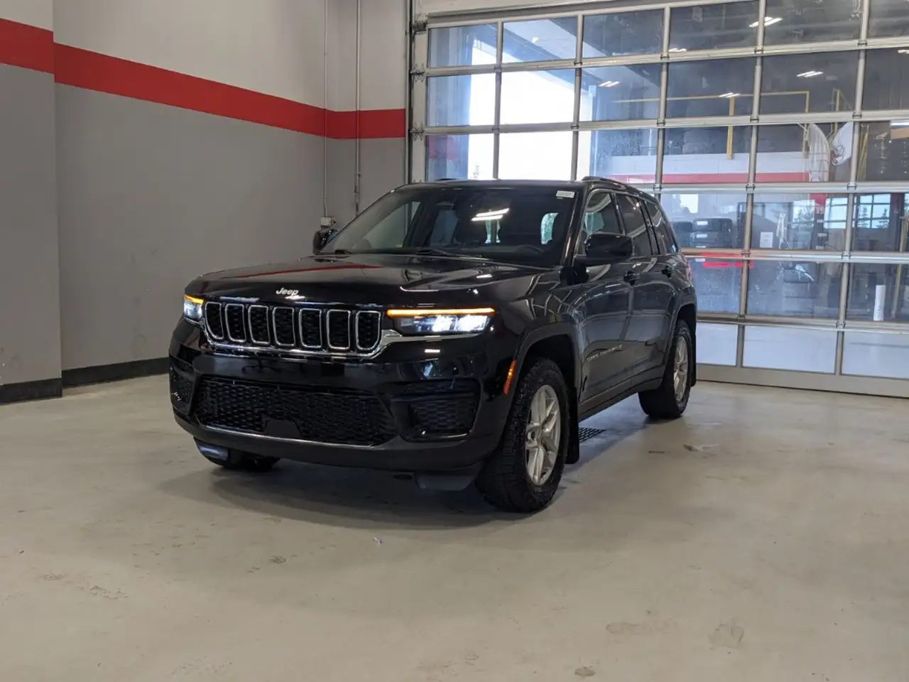 Jeep Grand Cherokee - Image 1