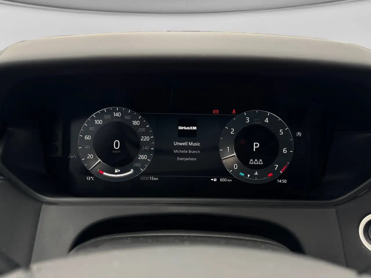 Land Rover Range Rover Velar - Image 13