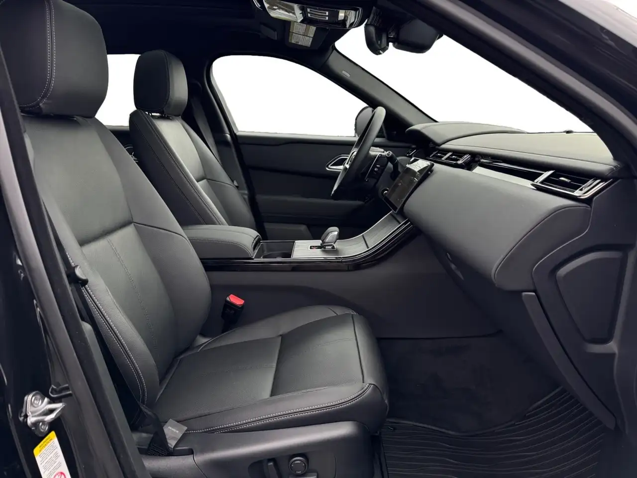 Land Rover Range Rover Velar - Image 19