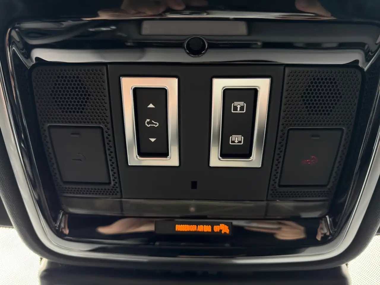 Land Rover Range Rover Velar - Image 24