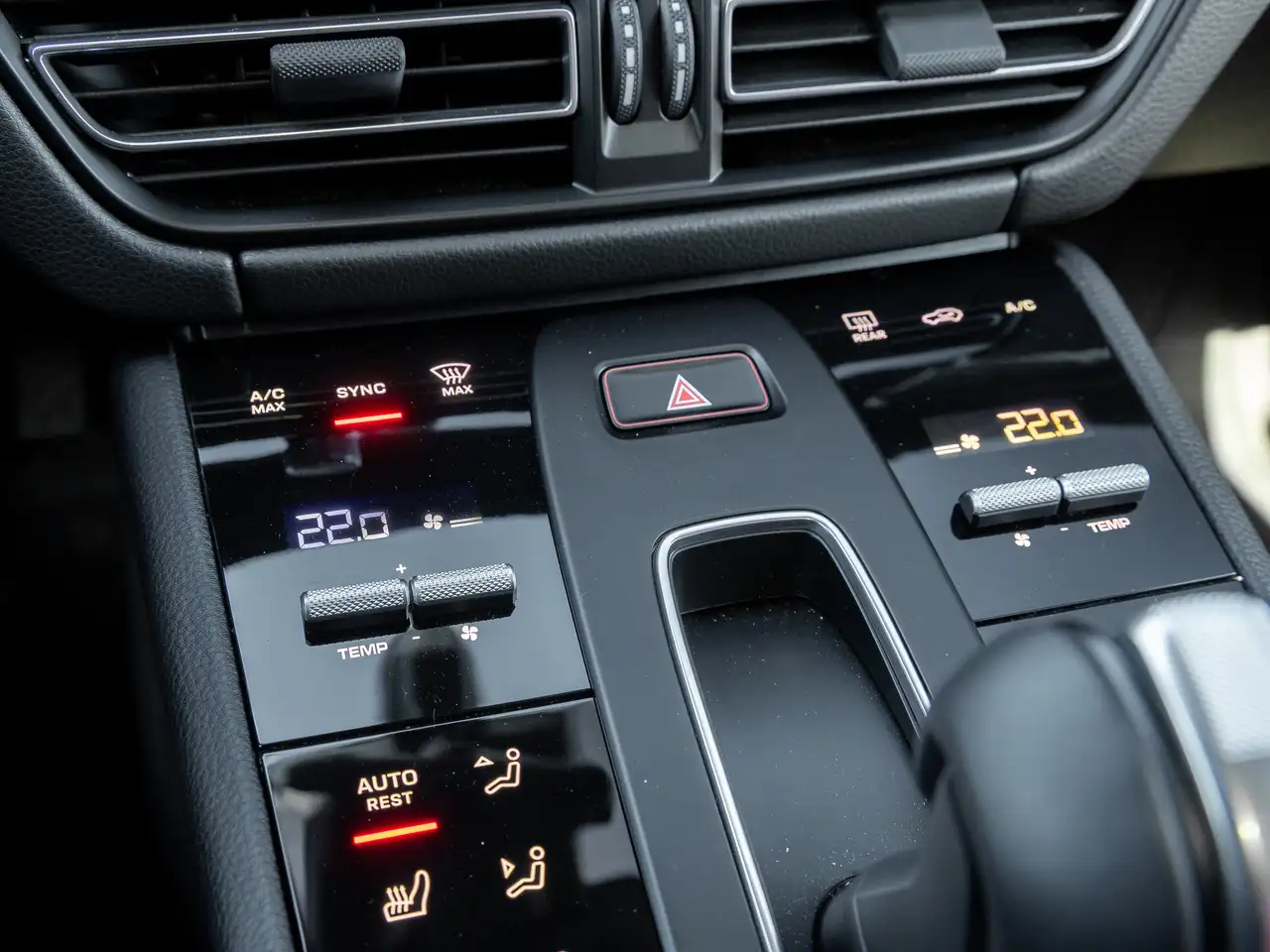 Porsche Macan - Image 25