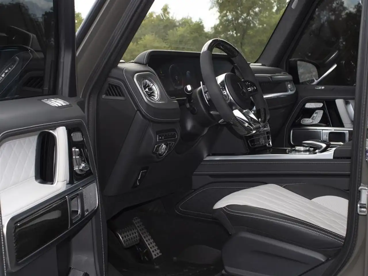 Mercedes-Benz G-Class - Image 9