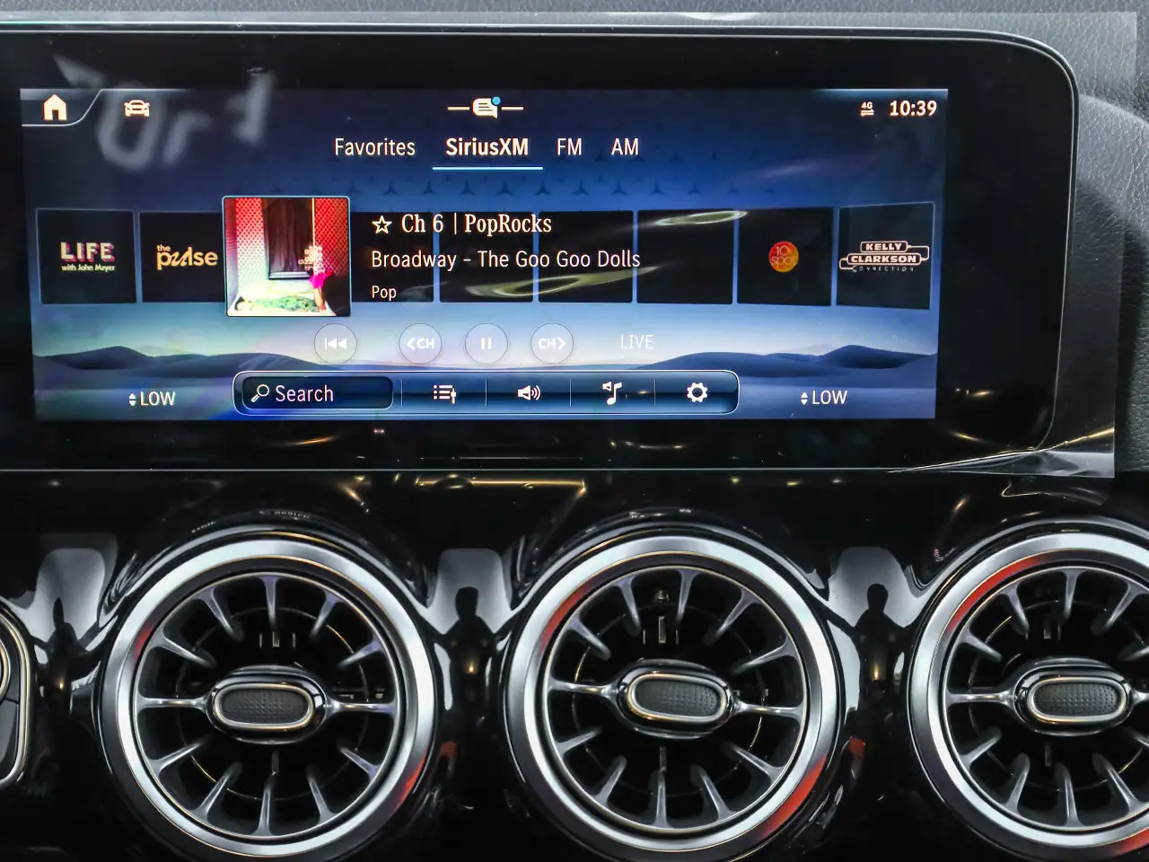 Mercedes-Benz GLA - Image 22