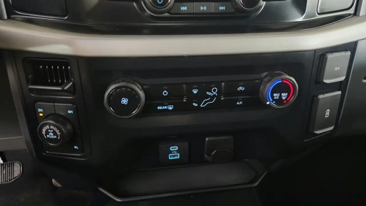 Ford F-150 - Image 24