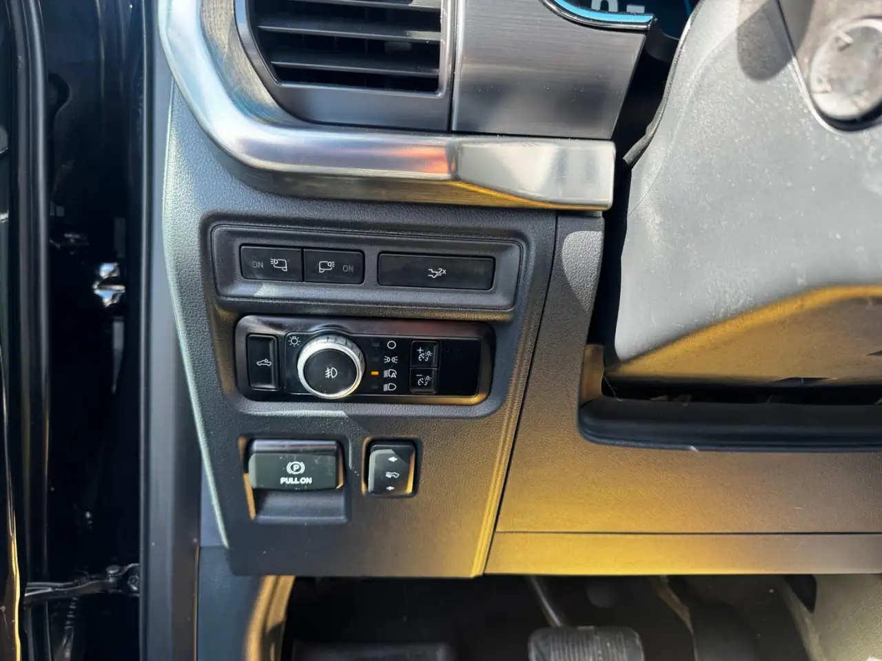 Ford F-150 - Image 18