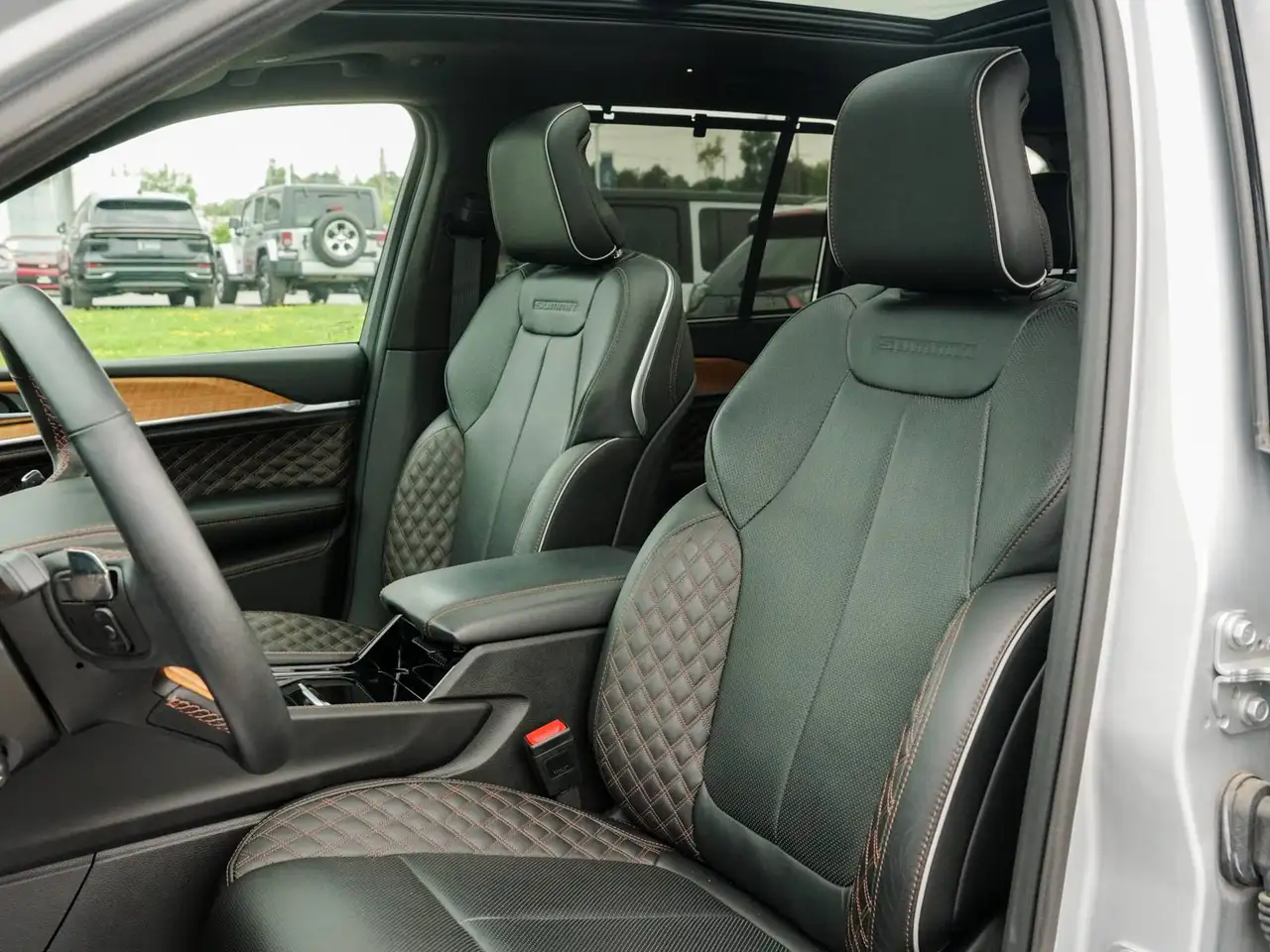 Jeep Grand Cherokee - Image 11