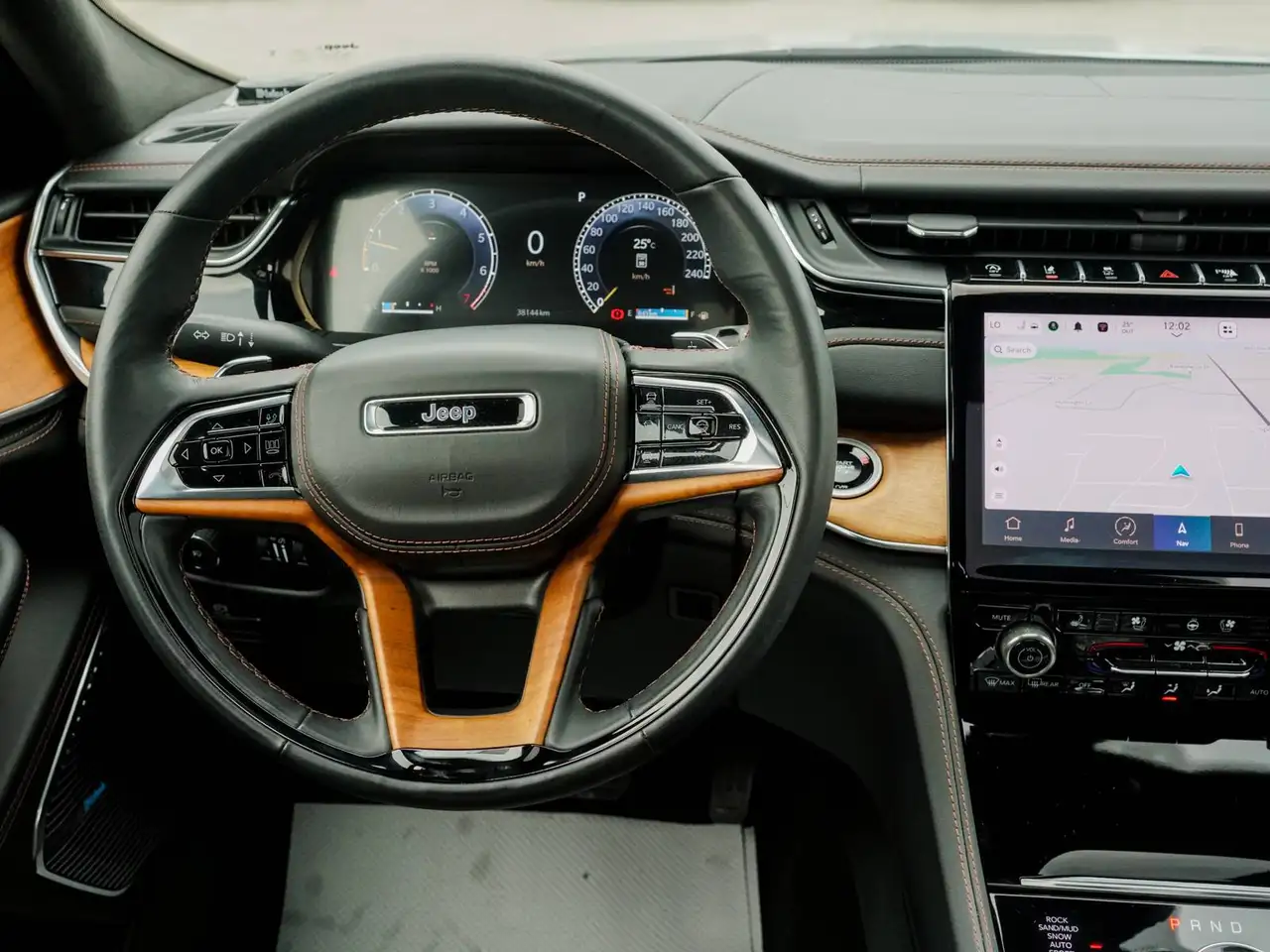 Jeep Grand Cherokee - Image 16