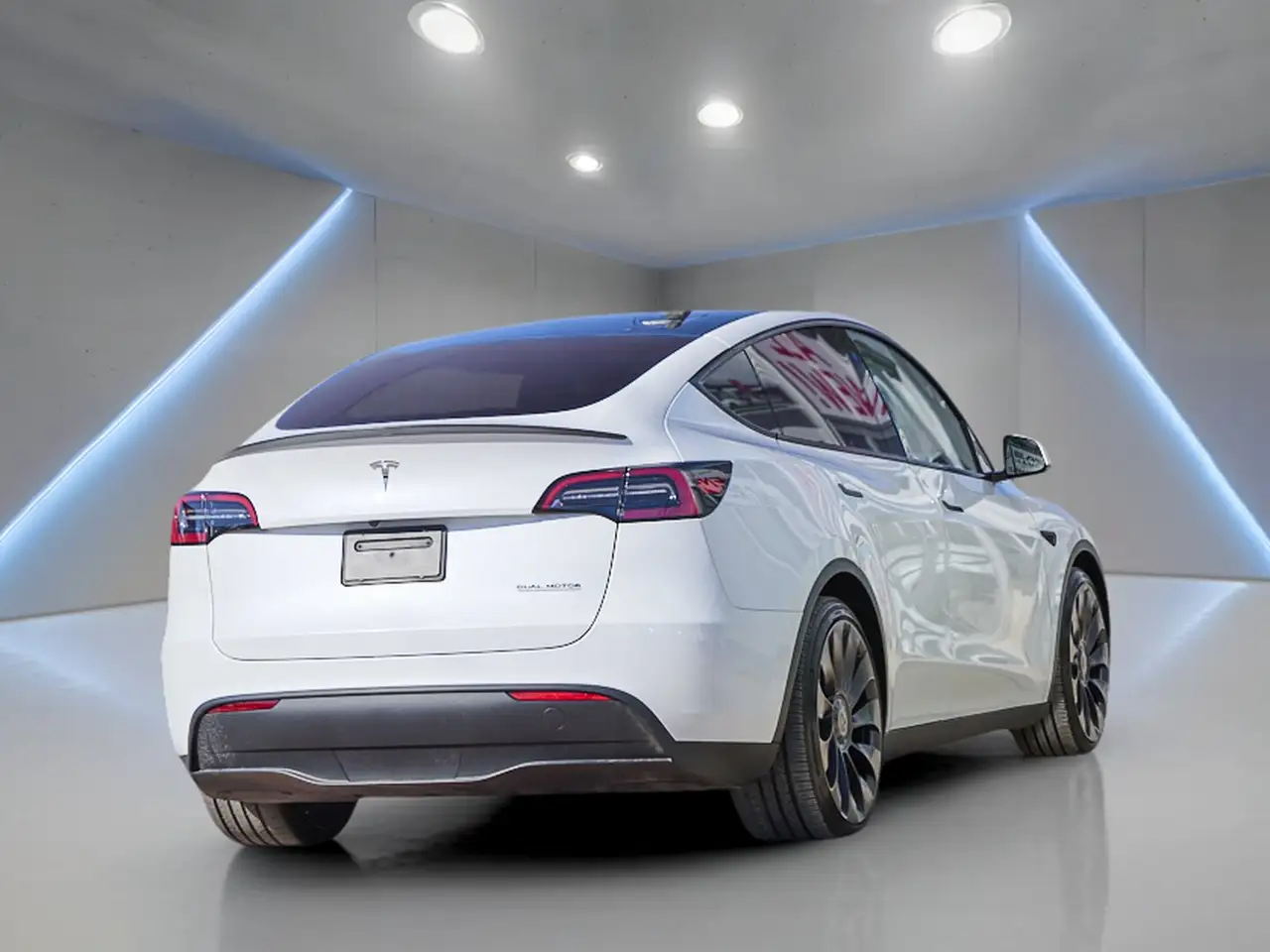 Tesla Model Y - Image 13