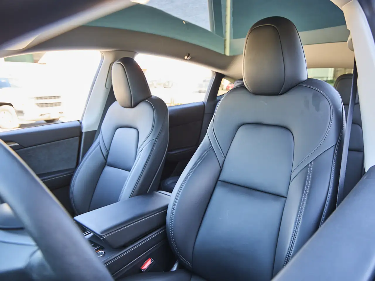 Tesla Model Y - Image 4